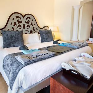 Colonial Oceanfront Junior Suite Adults only